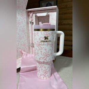 STANLEY + LoveShackFancy 40oz Quencher Tumbler * COQUETTE BOW CHANTILLY